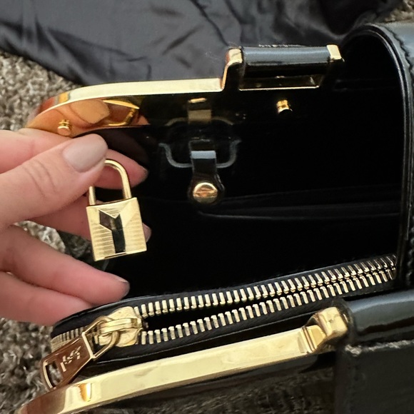 Yves Saint Laurent Bag, Patent Leather, Black (Mint condition) - Picture 7 of 14